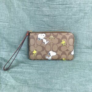 Coach X Peanuts Corner Zip Wristlet Wallet With Snoopy & Woodstock